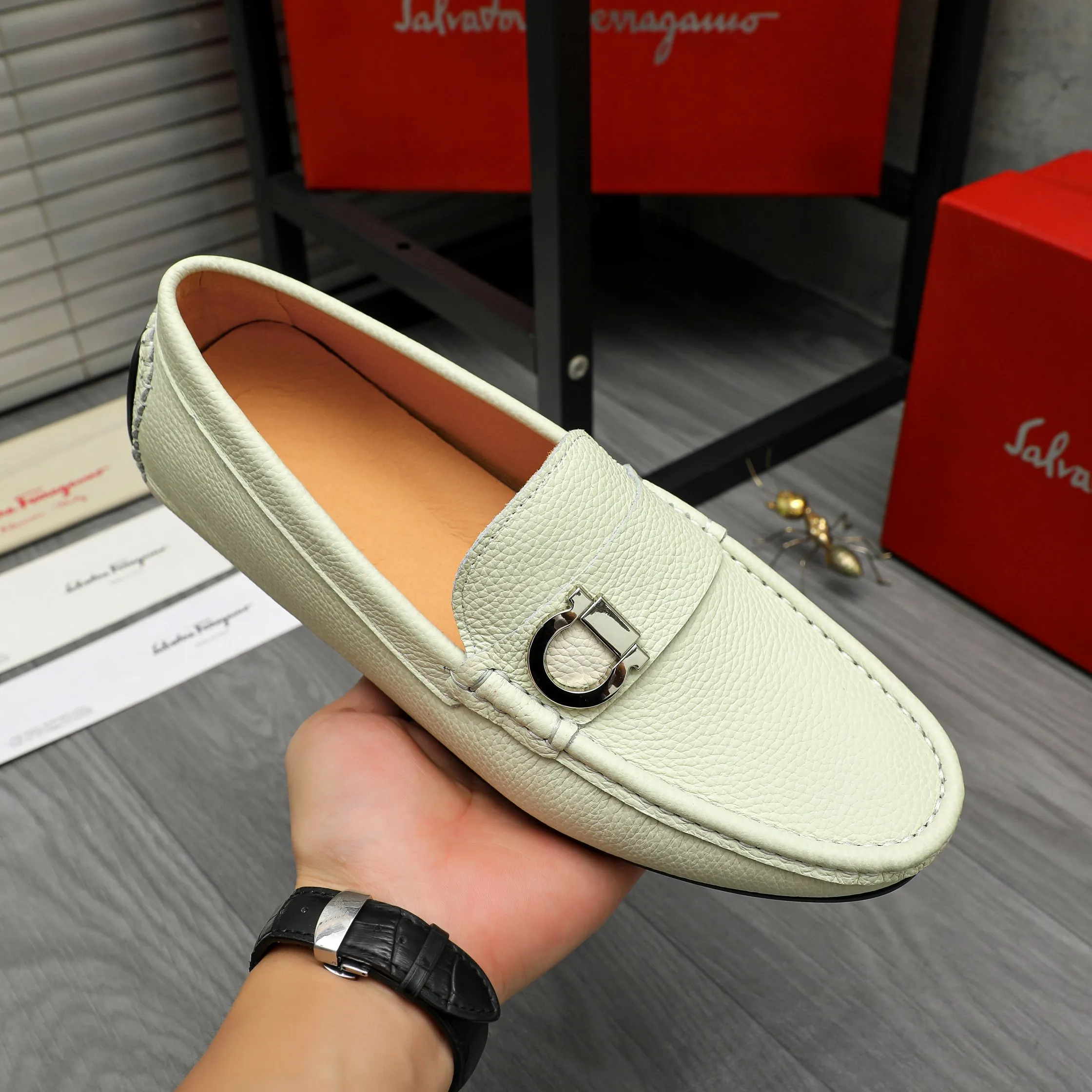 Men's shoes 💰380 Product trademark: Ferragamo "Ferragamo" casual slip-on shoes Regular size: 38-45 (45 is custom-made and non-returnable) Product materials: Selected high-quality pebbled cowhide upper, pigskin lining, rubber outsole